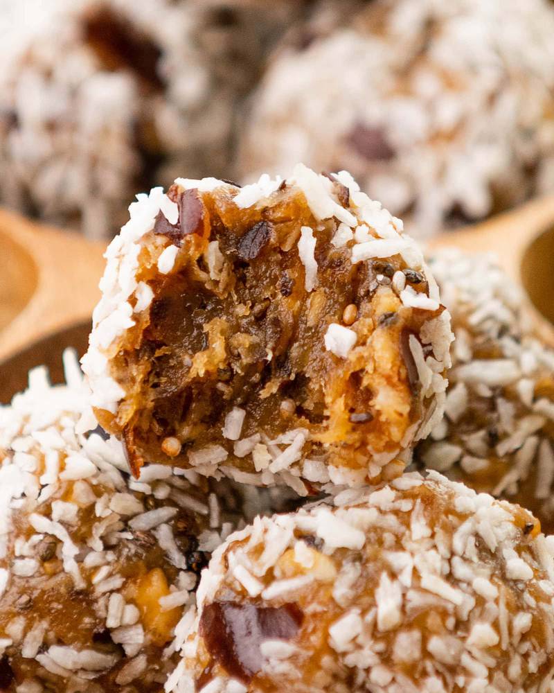 healthy vegan cashew energy bites