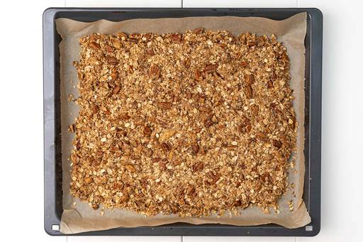healthy home-made crunchy pecan & fig granola