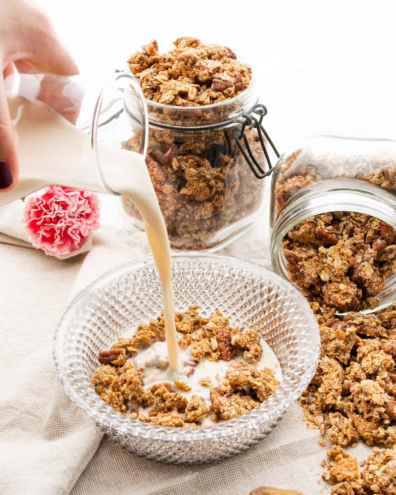 healthy home-made crunchy pecan & fig granola