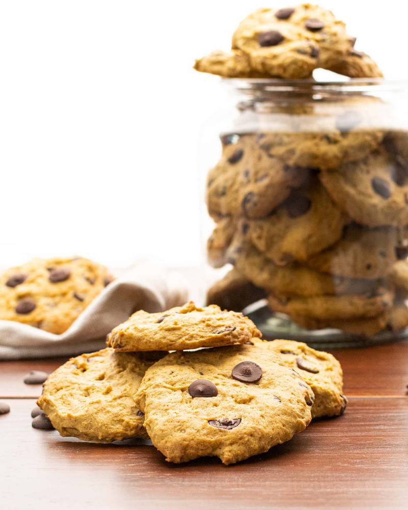 vegan pumpkin chocolate cookies