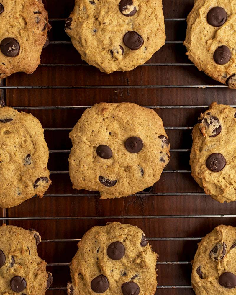 vegan pumpkin chocolate cookies